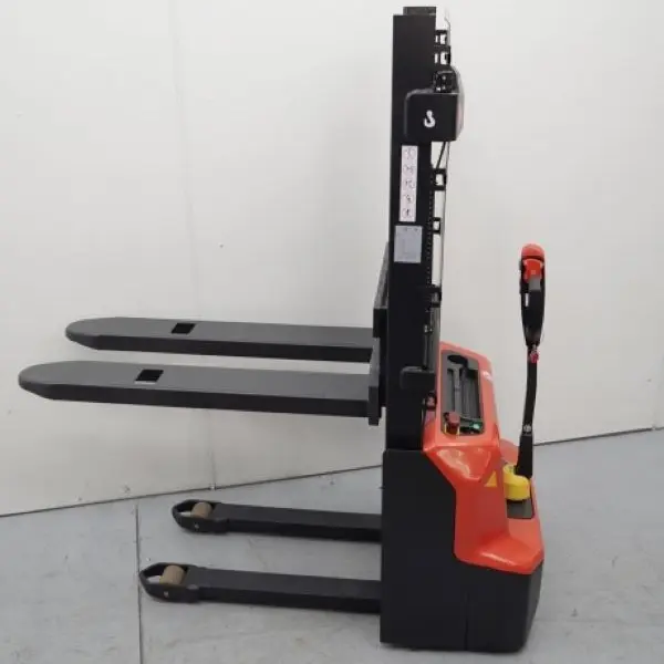 Apilador eleva 1.200 Kg a 3.000 mm1_N16019.webp