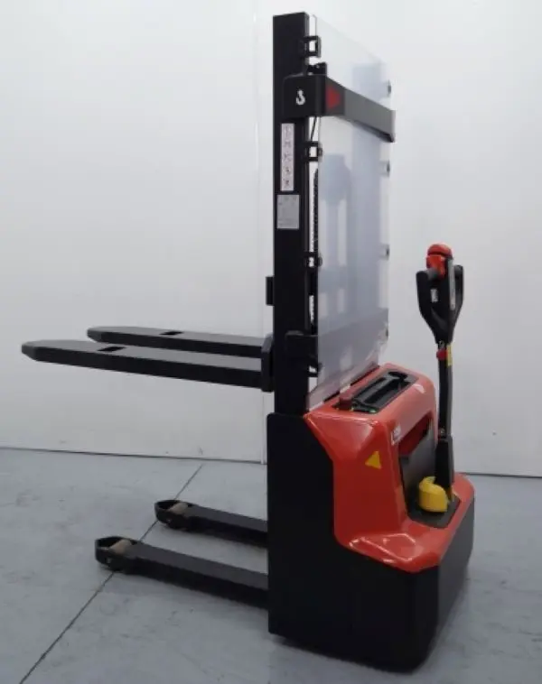 Apilador eleva 1.200 Kg a 3.000 mm2_N16019.webp