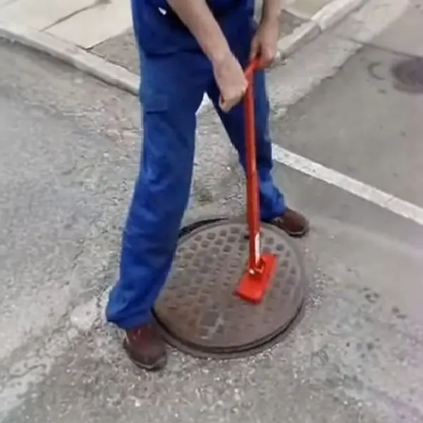 Levantador de alcantarillas con imán